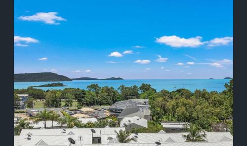 Cannonvale Apartment | Ocean View Retreat on Eshelby