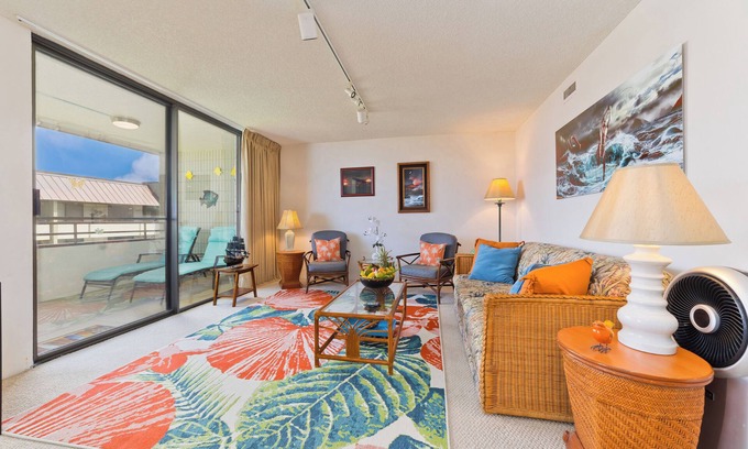 Kahaluu Bay Condo | Ocean View Retreat With Pool and Sauna - Top Floor