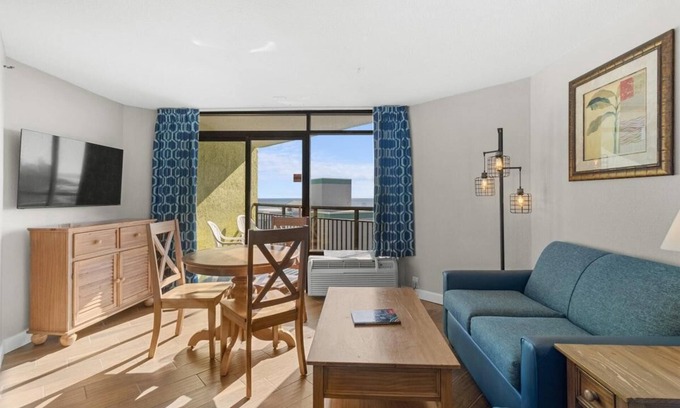 Myrtle Beach Hotel | Ocean View Retreat: Includes Breakfast 10th Flr