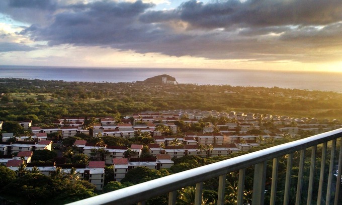 Makaha Condo | Ocean View Retreat