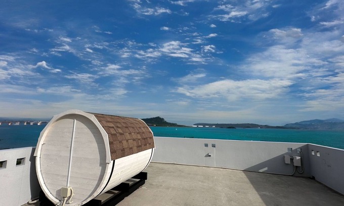 Uruma Apartment | Ocean View/Rooftop sauna &BBQ/12 People/PADEL 2F