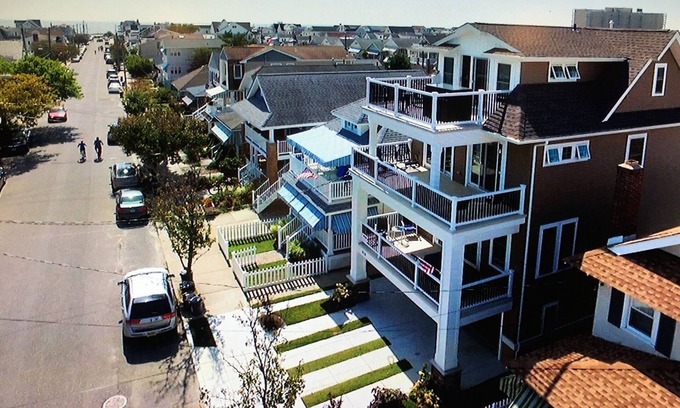 North End House | Ocean View Single , 5 Bdrm, 3.5 Bath, Parking 4, 1 Block 2 Beach, Elevator