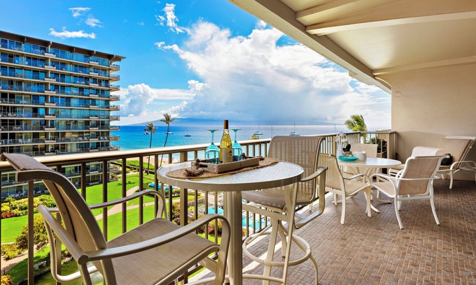 Kaanapali Condo | Ocean View steps from beach, dining, shopping 611