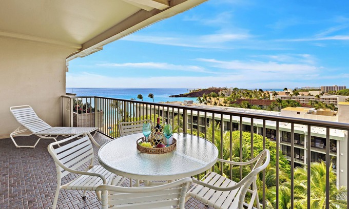 Kaanapali Condo | Ocean View steps from beach, dining, shopping 924