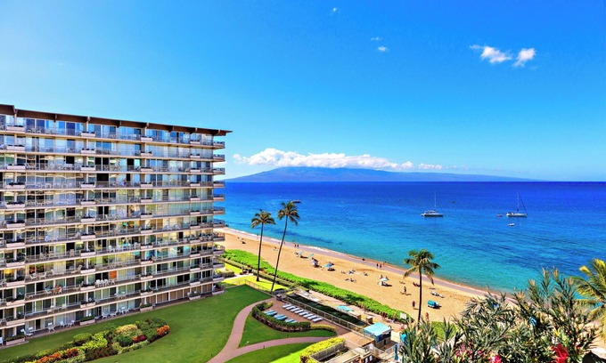 Kaanapali Apartment | Ocean View steps from beach, dining, shopping 913