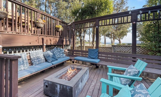 Eastside Santa Cruz House | Ocean View ~ Steps to the Beach ~ Family Ohana friendly