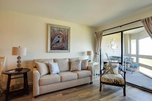 Oceanmarsh Subdivision Apartment | Ocean-View Island Condo with Pool Pets Welcome!