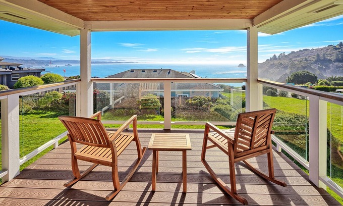 Trinidad Apartment | šOcean View Village Condo with Outdoor Sauna, Trails to Fun Beaches & Covered Deckš©“