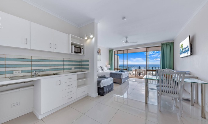 Airlie Beach Hotel | Ocean views 27A