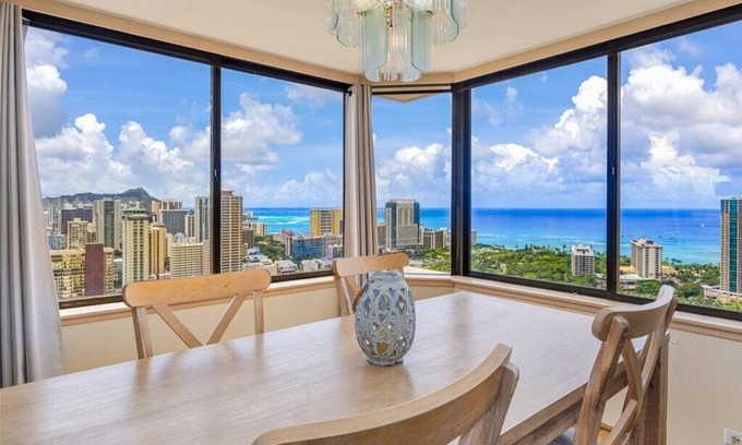 McCully - Moiliili Apartment | Ocean Views 42nd Floor Penthouse "2bedrm/2bath