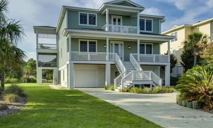 Saint Helena Island House | Ocean Views! - 449 Tarpon Blvd - New to VRBO! Resort Access Included!