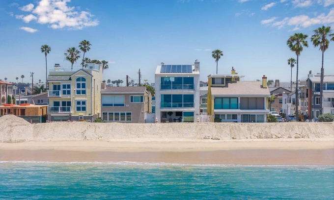 Peninsula Apartment | Ocean Views in Long Beach