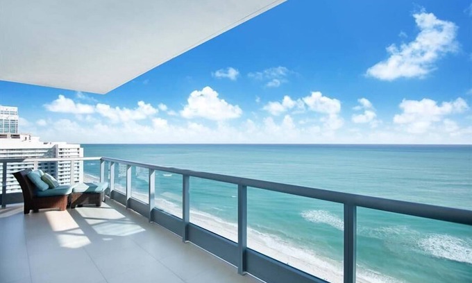 North Beach Apartment | Ocean Views on the Beach! Pool w/Hot Tub and Gym | Florida