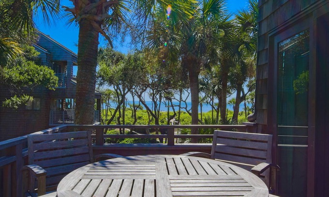 Kiawah Island Condo | Ocean Views, Serene Back Deck, Easy Walk to Beach. Beautiful Seaside, Dog-Friendly Villa Awaits You!