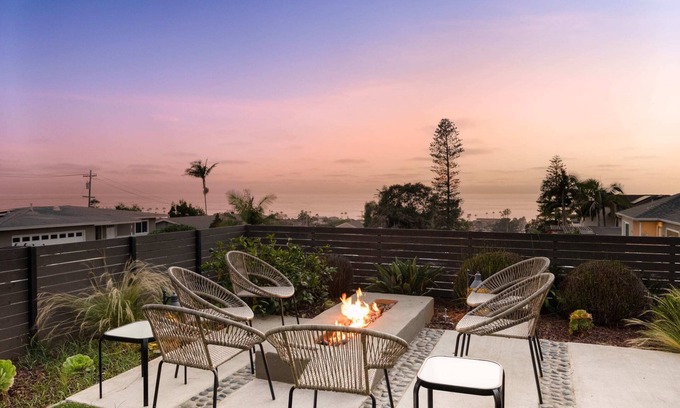 Sunset Cliffs House | Ocean Views w Stunning Sunsets by the Firepit!