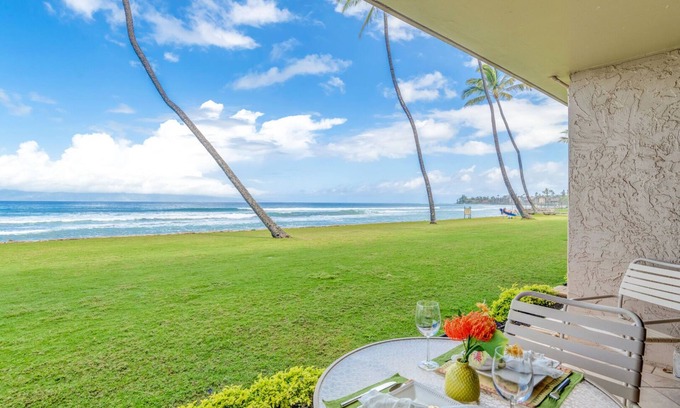Historic Lahaina Front Street Condo | Oceanfront 1bd condo with endless ocean views