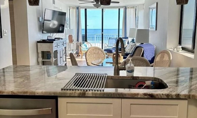 Myrtle Beach Condo | Oceanfront 2BR & 2BAnSands Beach Club #114nEnd Unit —Amazing View n9400 Shore Dr