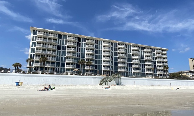 Halifax Estates House | OCEANFRONT 3BD-3B Condo - ground floor.