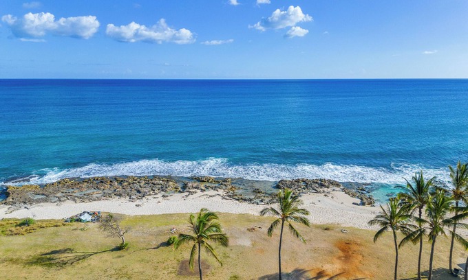 Nanakuli House | Oceanfront 3bed/1.5bath Maili Beach living