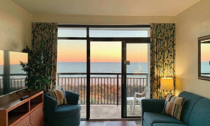 Briarcliffe Acres Condo | Oceanfront Condo with King Bed & Amenities!