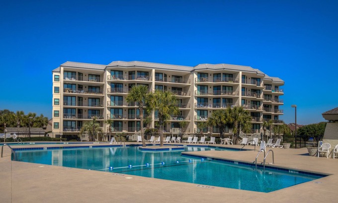 Litchfield by the Sea Condo | Oceanfront condo at Litchfield By the Sea with access to community pool and tennis courts.