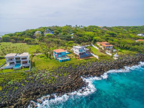 Lighthouse Estates House | Oceanfront Coral View Home