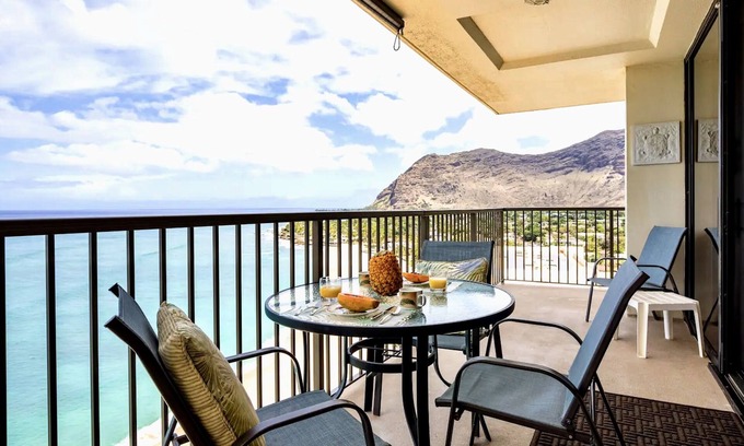 Makaha Condo | Oceanfront Corner unit Condo , Hawaiian Princess