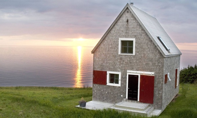 Chimney Corner Cottage | Oceanfront Cottage with Awesome Views, 2 min. to Beach, near Cabot Trail & Park