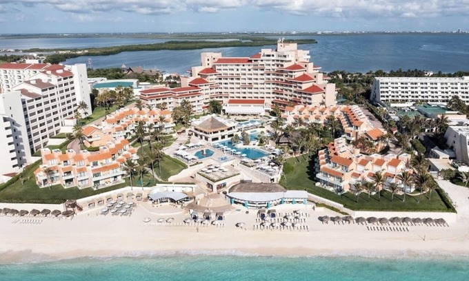 Zona Hotelera Hotel | Oceanfront Dual-Suite Retreat - Wyndham Grand Cancun Resort