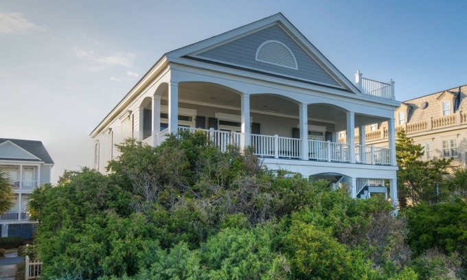 Litchfield by the Sea House | Oceanfront Home with pool access located in Charlestowne Grant community in Litchfield By the Sea.