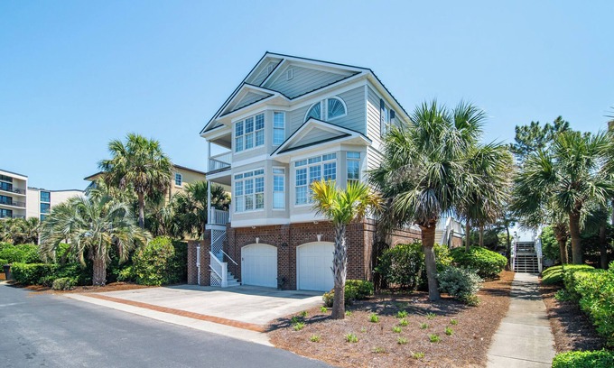 Litchfield by the Sea House | Oceanfront Home with pool access located in Charlestowne Grant community in Litchfield By the Sea.