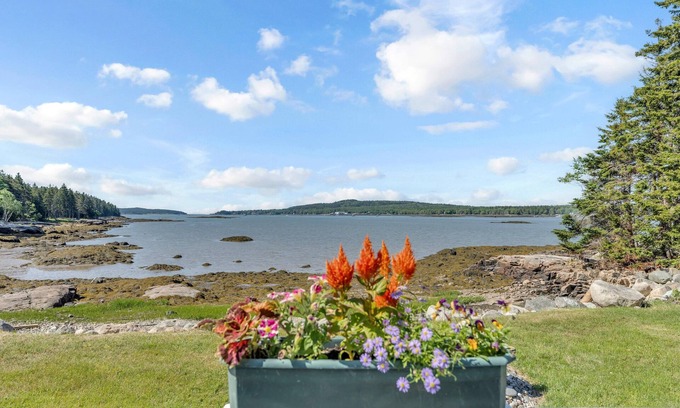 Steuben House | Oceanfront Island Cottage Close To Acadia