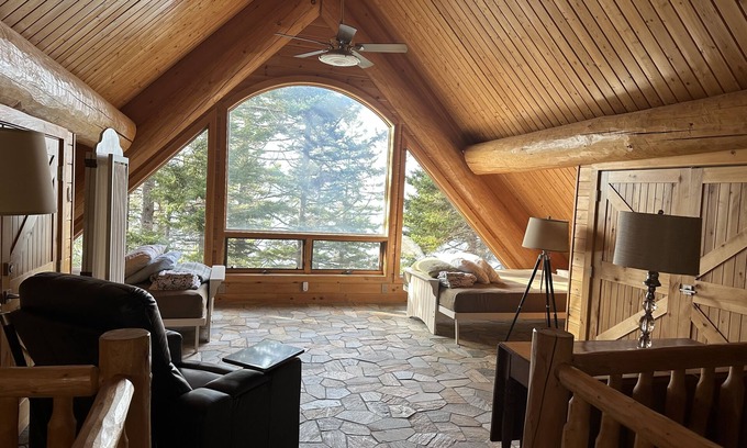 South Gouldsboro Cabin | Oceanfront Log Cabin “Great Timbers”