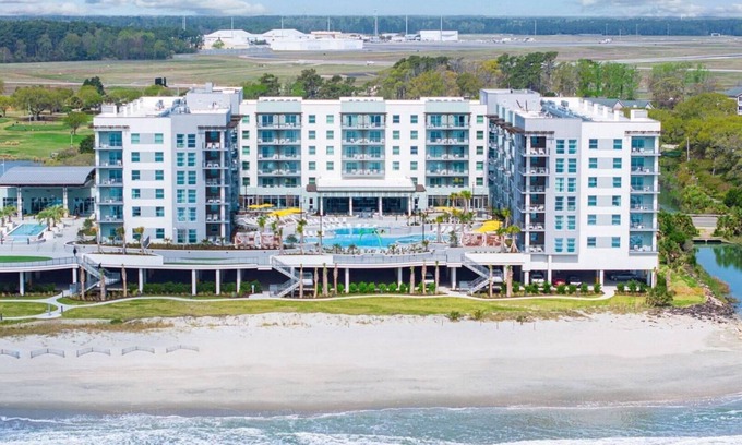 Myrtle Beach Resort | Oceanfront Luxury: Your Holiday Inn Myrtle Beach Oceanfront Signature 2 Bd Suite