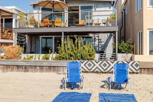 Peninsula Apartment | Oceanfront Oasis