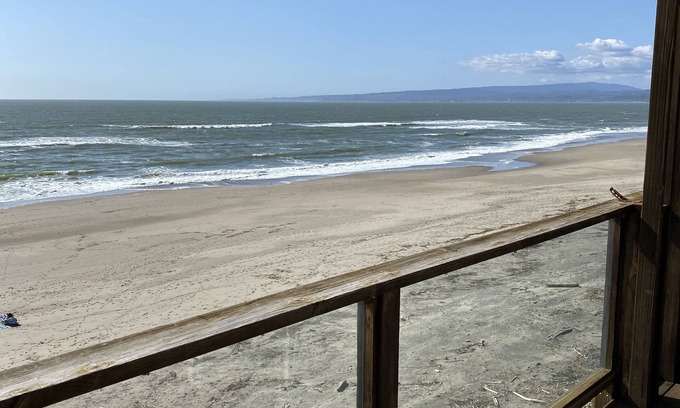 La Selva Beach House | Oceanfront on the Sand - Awesome 4 Bedroom!