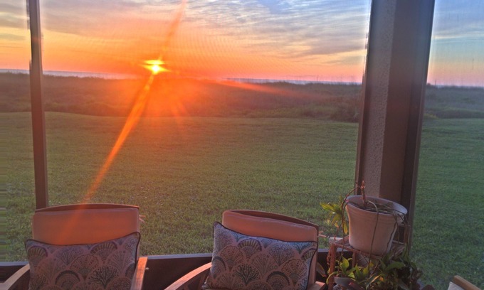 Vilano Beach Condo | Oceanfront Paradise! 2/2 mins from St. Augustine! Great for families & couples!