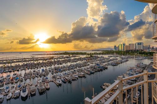 Waikiki Apartment | Oceanfront Renovated Getaway in Waikiki