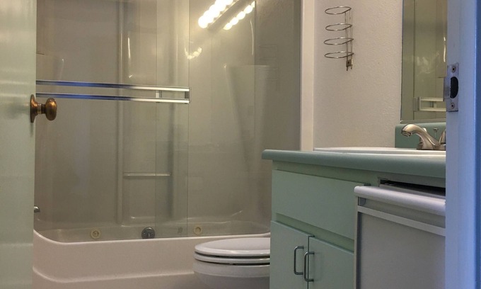 Anchor Bay Apartment | Oceanfront Room with Direct Beach Access CYG