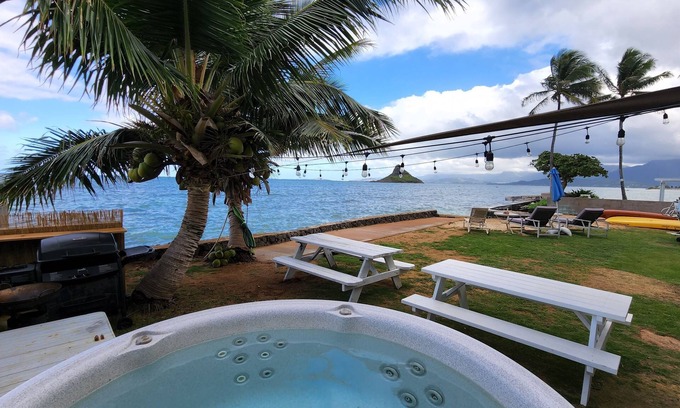 Kaneohe House | Oceanfront Unit In Kualoa