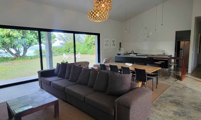 Matavera Villa | Oceanfront Villa great for small groups or families.