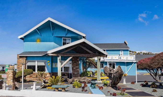 Fort Bragg Hotel | Oceanside Inn & Suites, a Days Inn by Wyndham
