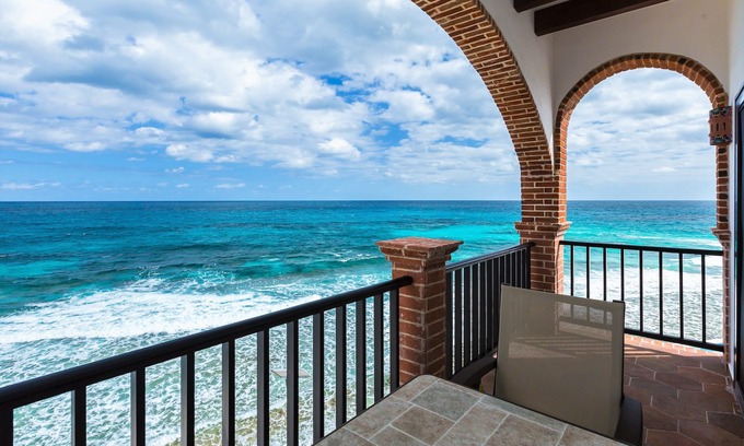 Centro - Supmza 001 Villa | Oceanside Villa "Puebla" with a/c pool in centro 5 min stroll to beach