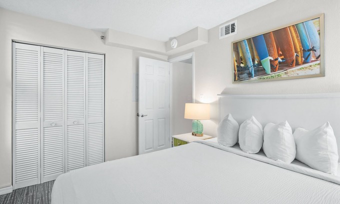 Ormond Shores Condo | Oceanview 2BR Condo by Beach Access