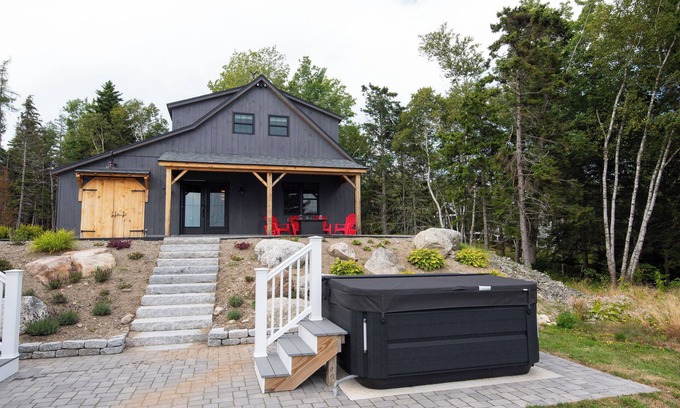 DownEast and Acadia Maine House | Oceanview Barnhouse Retreat with Hot Tub