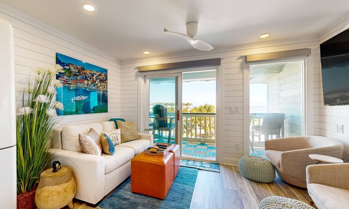 Charleston County Condo | Oceanview Condo- Great view of pier and ocean close to downtown