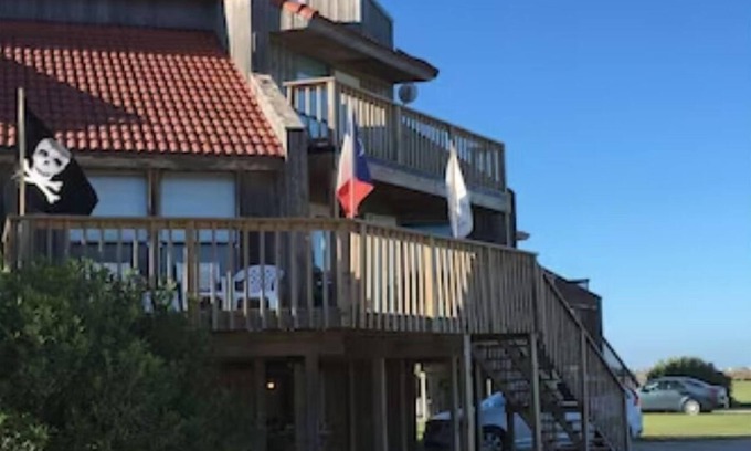 Matagorda House | Oceanview, Updated, Wi-Fi , Pool. Family Unit for 6 - Must be 25+ to rent.