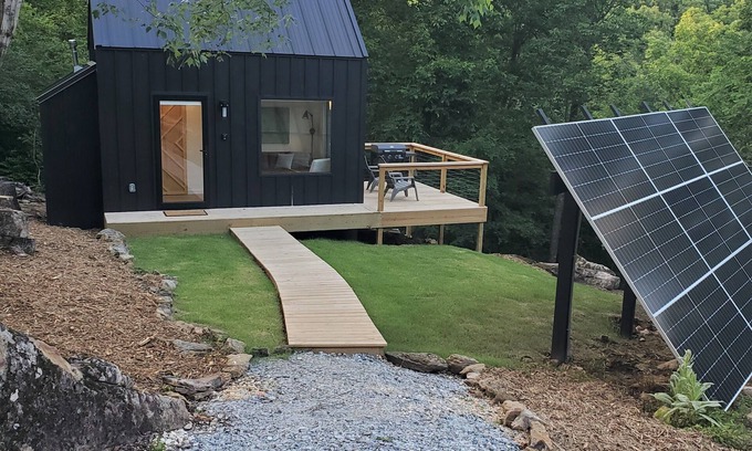 Fayetteville Cabin | Off-Grid Scandinavian Cabin on 23 acres only 15 Mins from the U of A