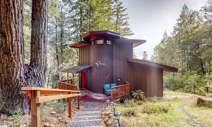 Timber Cove House | Off-the-grid tower retreat with private hot tub & scenic deck - dog-friendly