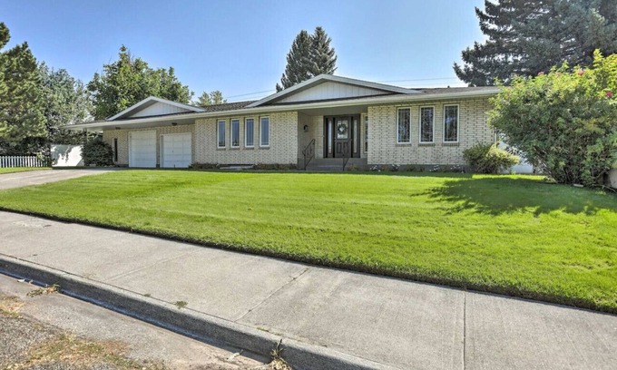 Idaho Falls House | Office|Fast WiFi|Garage